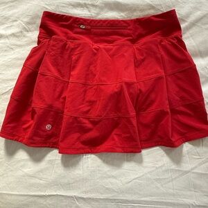 LULULEMON SIZE 6, Vibrant Red Athletic Skort. GREAT FOR TENNIS OR GOLF.